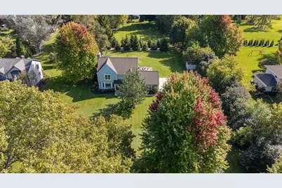 10946 N Sherwood Dr, Mequon, WI 53092 - Photo 4