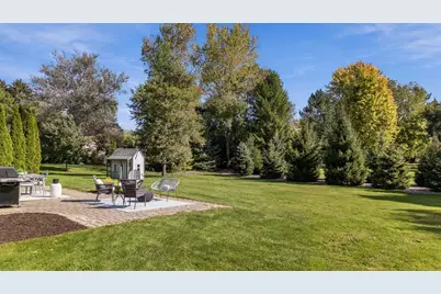 10946 N Sherwood Dr, Mequon, WI 53092 - Photo 32