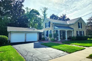 319 Elizabeth St, Watertown, WI 53098 - Photo 2