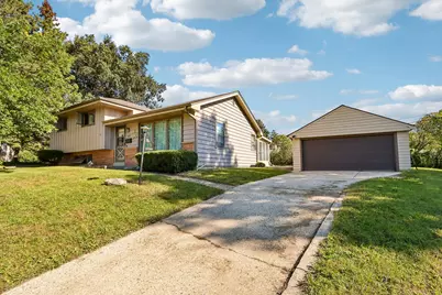 1229  Ed-Mar Cir, Waukesha, WI 53188 - Photo 2