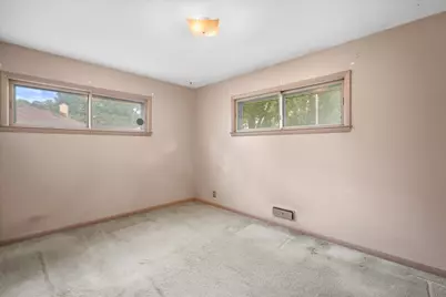 842 E Doty Pl, Milwaukee, WI 53207 - Photo 12