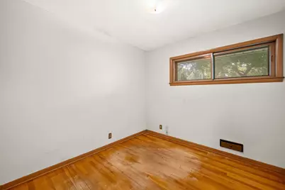 842 E Doty Pl, Milwaukee, WI 53207 - Photo 14