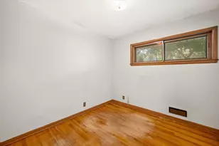 842 E Doty Pl, Milwaukee, WI 53207 - Photo 14