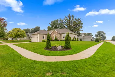 174 N Wild Flower Ln, Elkhorn, WI 53121 - Photo 2