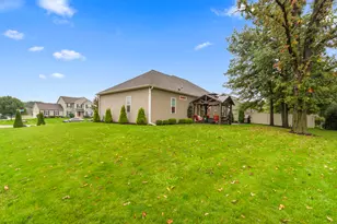 174 N Wild Flower Ln, Elkhorn, WI 53121 - Photo 4