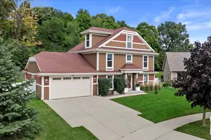 914 Durango Dr, Hartford, WI 53027 - Photo 2