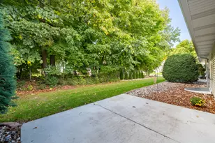 630 Novak St, Hartford, WI 53027 - Photo 6