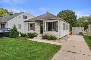 1908 N 118th St, Wauwatosa, WI 53226 - Photo 2