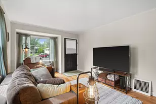1908 N 118th St, Wauwatosa, WI 53226 - Photo 8