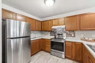 191 Bur Oak Ln, Grafton, WI 53024 - Photo 1