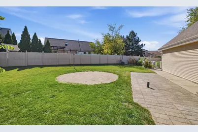 1413  Lee Ave, West Bend, WI 53090 - Photo 24