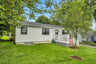 190 Dewey Ave, Fontana, WI 53125 - Photo 4