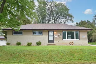 W150N8342 Saxony Dr, Menomonee Falls, WI 53051 - Photo 1