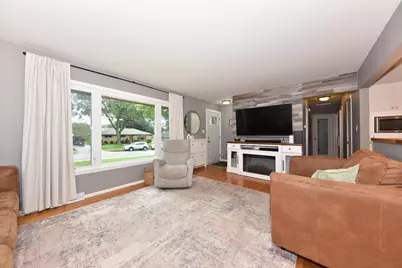 W150N8342  Saxony Dr, Menomonee Falls, WI 53051 - Photo 2