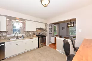 W150N8342 Saxony Dr, Menomonee Falls, WI 53051 - Photo 8
