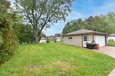 W150N8342  Saxony Dr, Menomonee Falls, WI 53051 - Photo 16