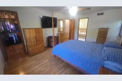 3985 S Stonewood Rd, New Berlin, WI 53151 - Photo 16