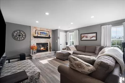 2308  Linda Ct, Waukesha, WI 53188 - Photo 4