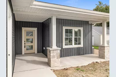 1915  Paul Rd, Manitowoc, WI 54220 - Photo 2