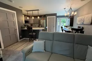240 Marina Ct, Racine, WI 53185 - Photo 4