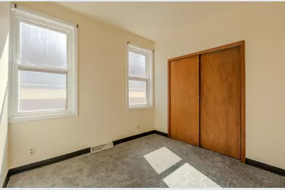2161 S 11th St, Milwaukee, WI 53215 - Photo 14