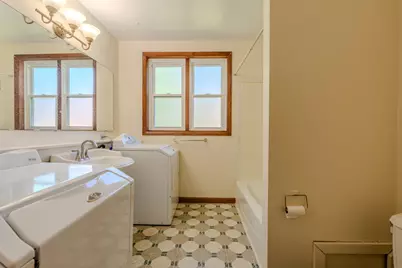 2161 S 11th St, Milwaukee, WI 53215 - Photo 18