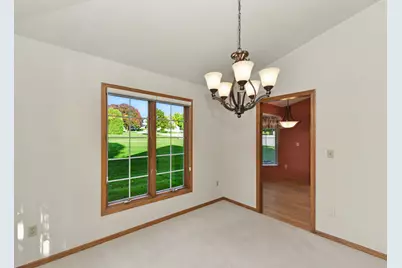 19185  Stonehedge Dr #B, Brookfield, WI 53045 - Photo 6