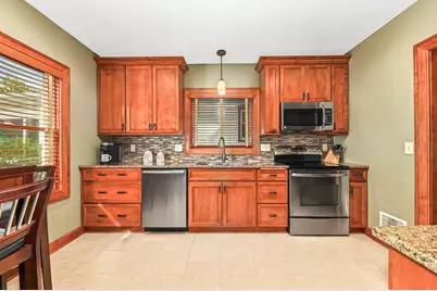 2473 N 84th St, Wauwatosa, WI 53226 - Photo 8