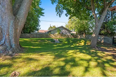 1036 N 17th St, Manitowoc, WI 54220 - Photo 44