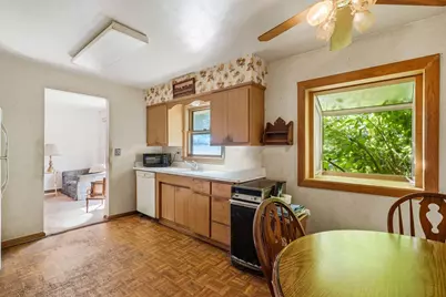 1721  Cedar St, South Milwaukee, WI 53172 - Photo 8