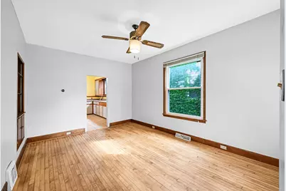 3248 S Delaware Ave, Milwaukee, WI 53207 - Photo 8
