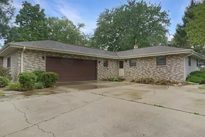 W183N5895  Spruce Ln, Menomonee Falls, WI 53051 - Photo 2