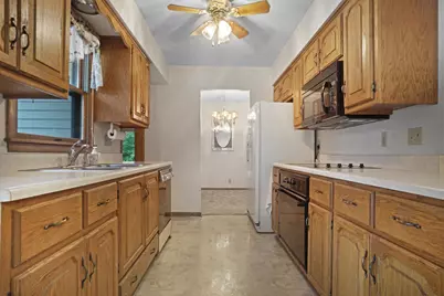 W183N5895  Spruce Ln, Menomonee Falls, WI 53051 - Photo 10