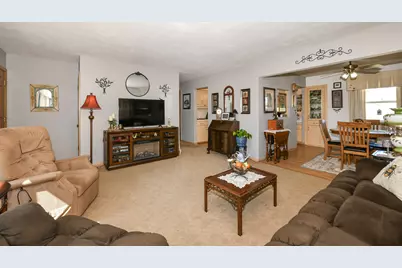 6220 W Van Norman Ave, Greenfield, WI 53220 - Photo 8