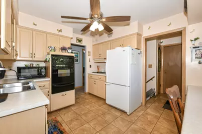 6220 W Van Norman Ave, Greenfield, WI 53220 - Photo 4