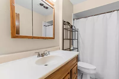 N115W16895  El Camino Dr, Germantown, WI 53022 - Photo 18