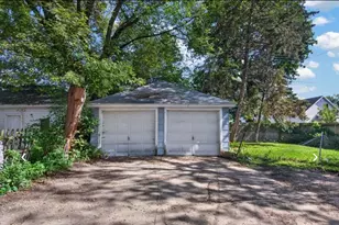 527 N Memorial Dr, Racine, WI 53404 - Photo 20