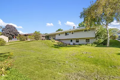 5830  Lakeview Dr, Greendale, WI 53219 - Photo 6