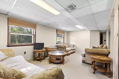 5830  Lakeview Dr, Greendale, WI 53219 - Photo 28
