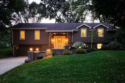 1057 N 123rd St, Wauwatosa, WI 53226 - Photo 2