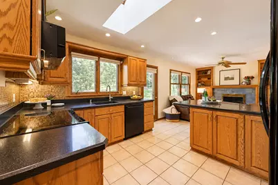 1057 N 123rd St, Wauwatosa, WI 53226 - Photo 12