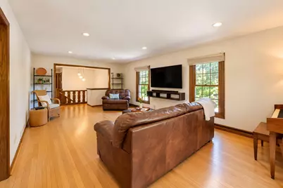 1057 N 123rd St, Wauwatosa, WI 53226 - Photo 8