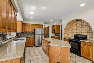 7586  Francis Ct, Franklin, WI 53132 - Photo 8
