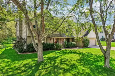 7586  Francis Ct, Franklin, WI 53132 - Photo 2