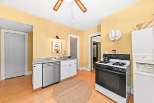 7042 Aetna Ct, Wauwatosa, WI 53213 - Photo 8