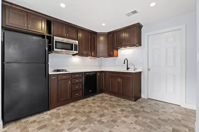 W243N2710  Creekside Ct, Pewaukee, WI 53072 - Photo 36