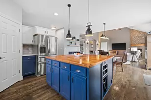 W243N2710 Creekside Ct, Pewaukee, WI 53072 - Photo 10