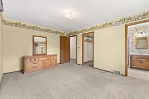 8225 64th Ave, Kenosha, WI 53142 - Photo 16