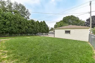 2225 N 103rd St, Wauwatosa, WI 53226 - Photo 38