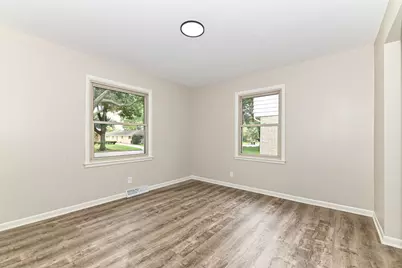 2225 N 103rd St, Wauwatosa, WI 53226 - Photo 8